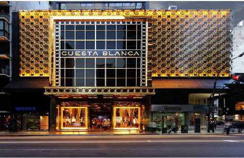 德格门头设计与商业空间的纽带。